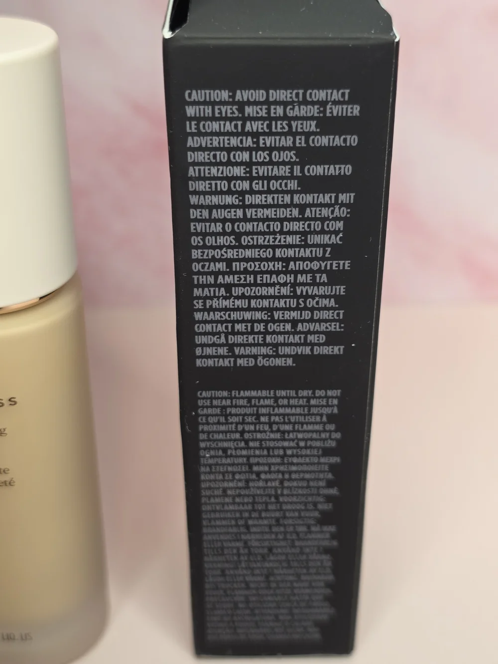 laura mercier Real Flawless Weightless Perfecting Foundation — Cashmere (1W1)